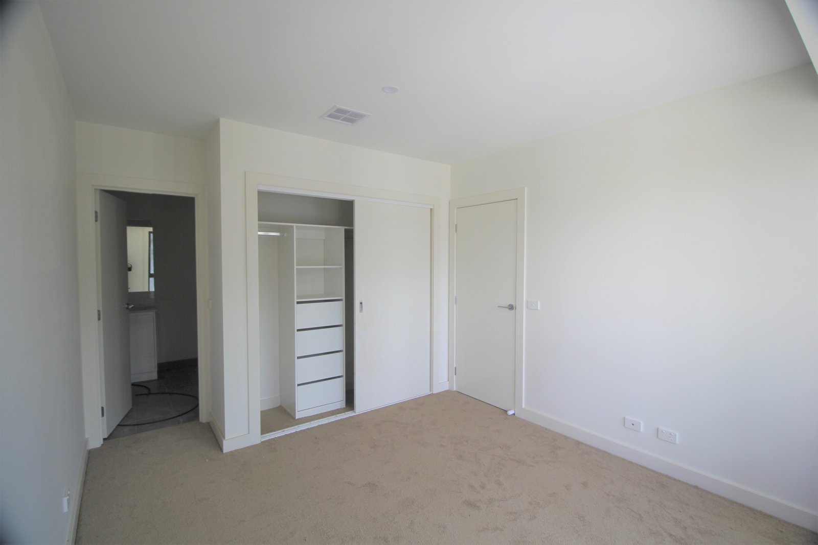 Gallery: 2/47-51 Evelyn Street
