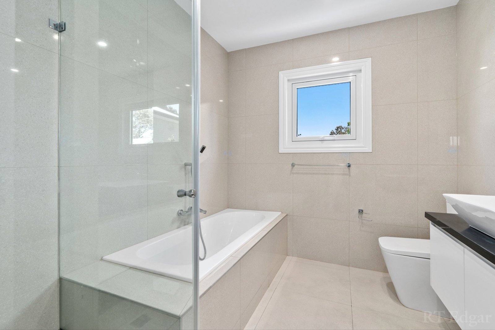 Real Estate and Property in 2/47 Bowen Road, Doncaster East, VIC