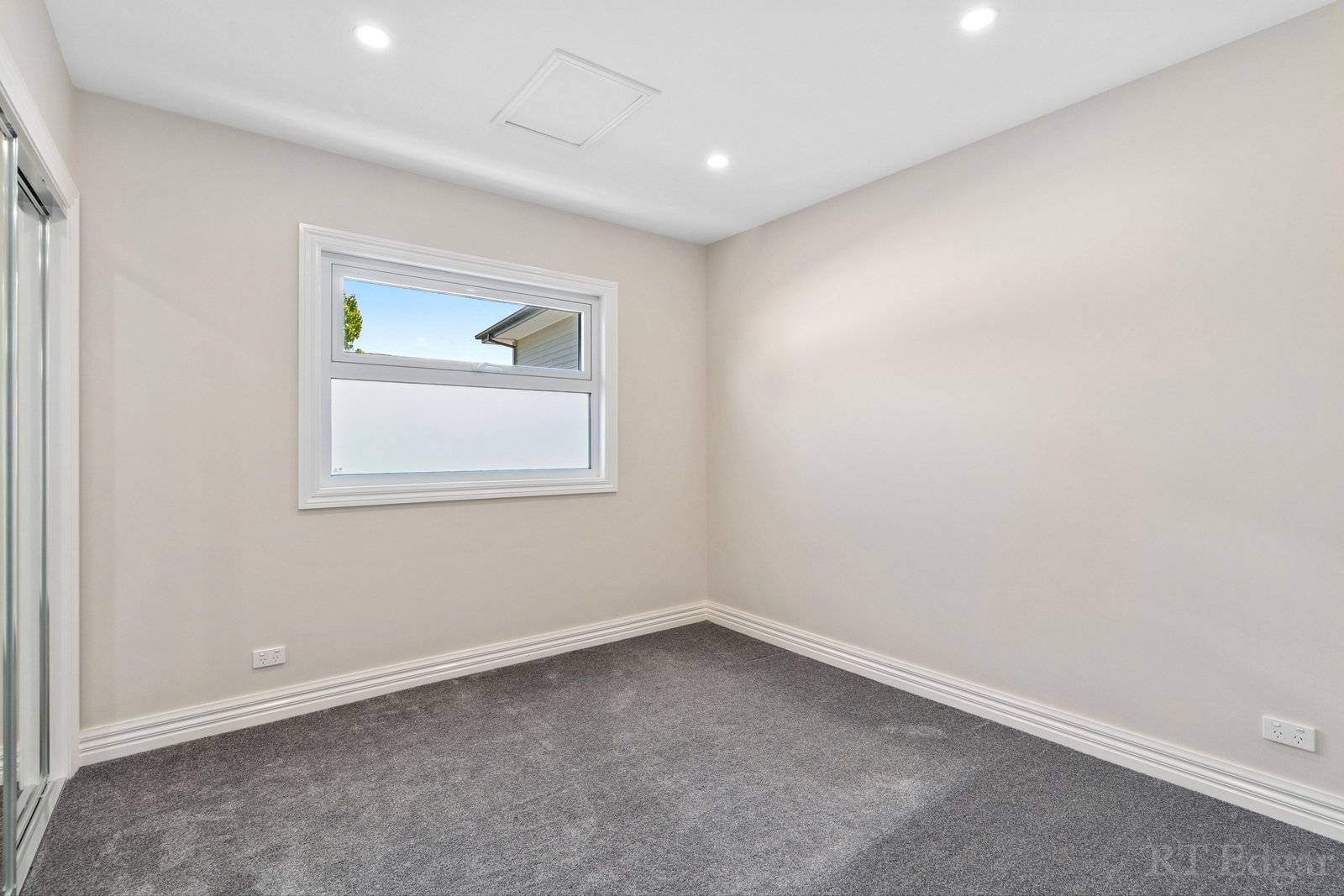 Real Estate and Property in 2/47 Bowen Road, Doncaster East, VIC