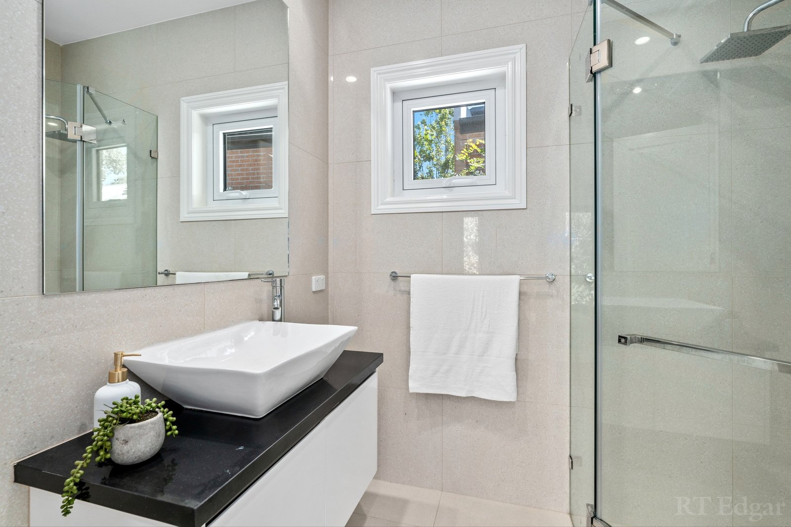 Real Estate and Property in 2/47 Bowen Road, Doncaster East, VIC