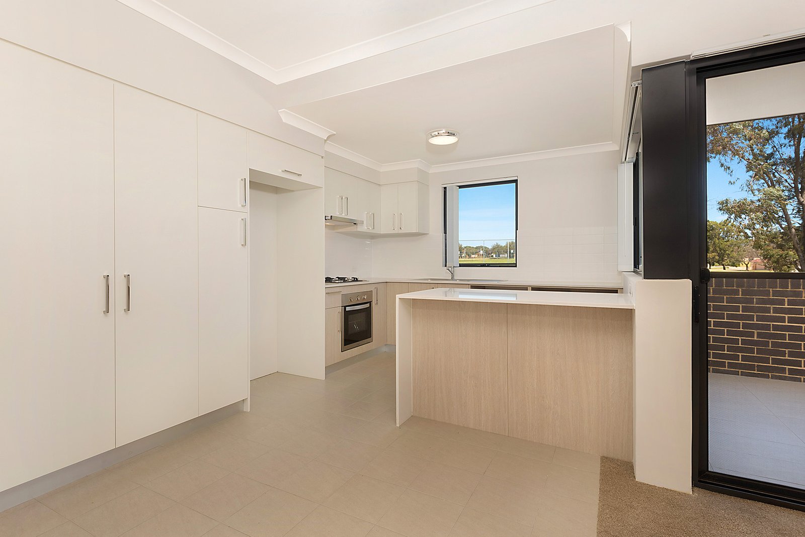 24/7 Durnin Ave  BEELIAR 8