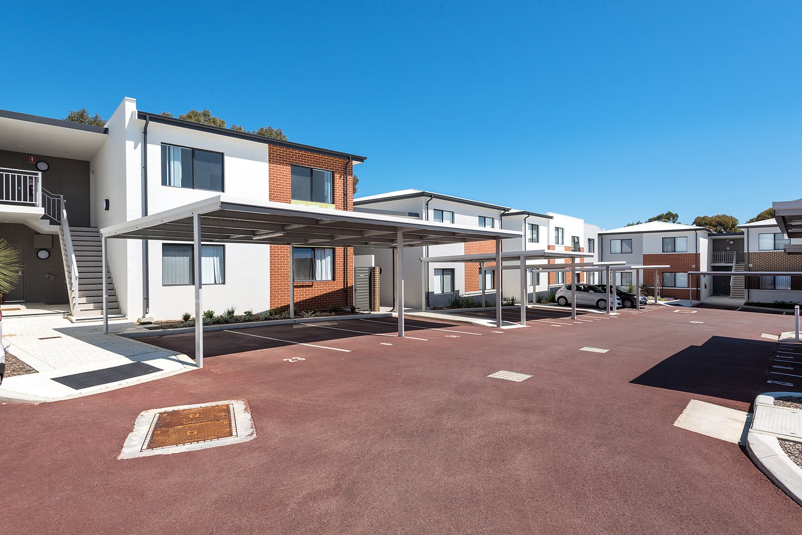 24/7 Durnin Ave  BEELIAR 9