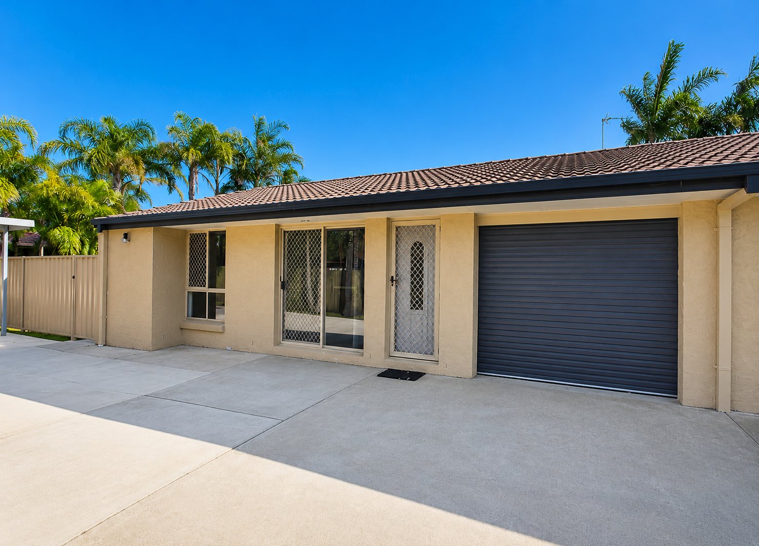 2/47 Galloway Drive ASHMORE 1
