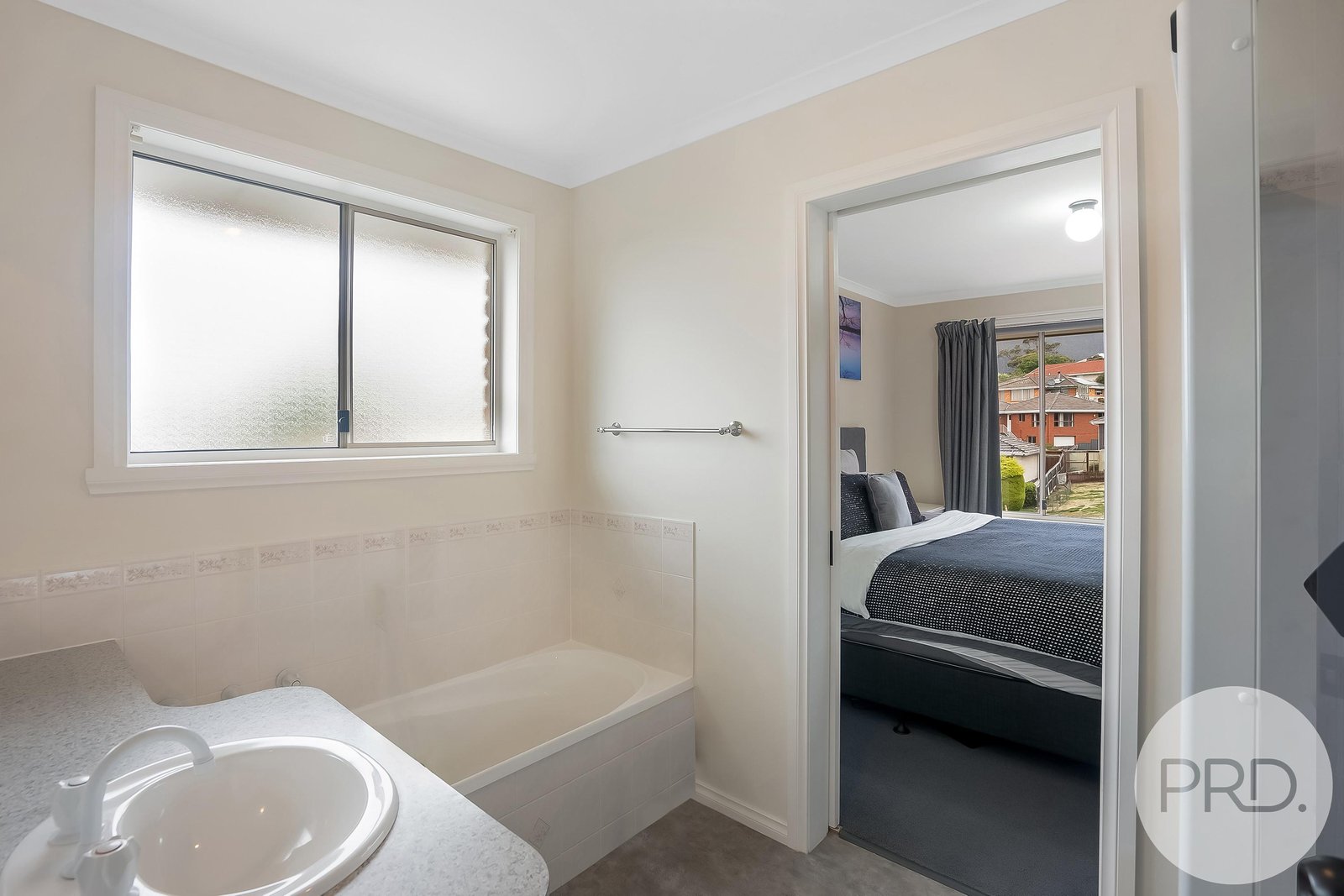 2/47 Girrabong Road LENAH VALLEY 21