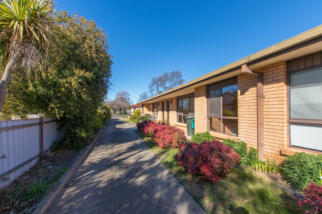 2/47 Herbert Street TUMUT 9