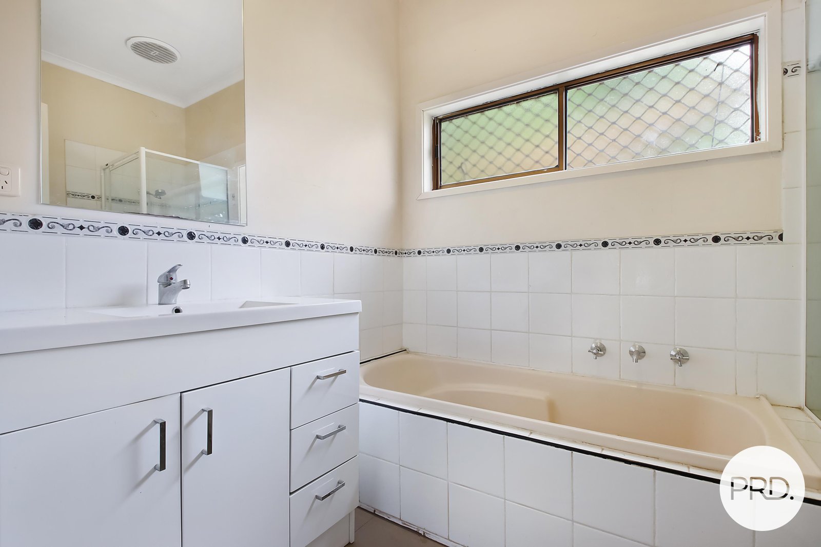 247 Kiewa Street SOUTH ALBURY 9