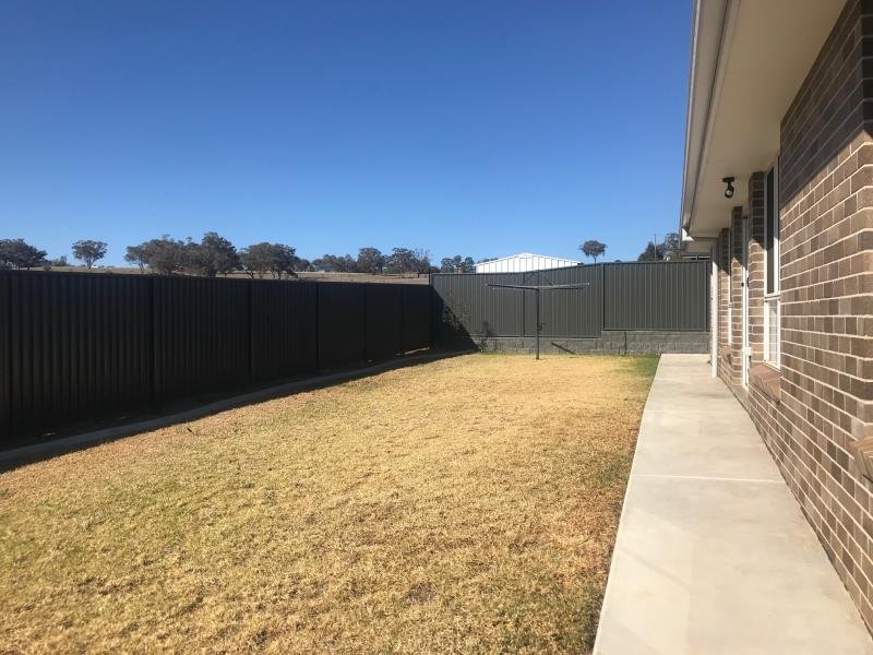 2/47 Kingham Street TAMWORTH 9