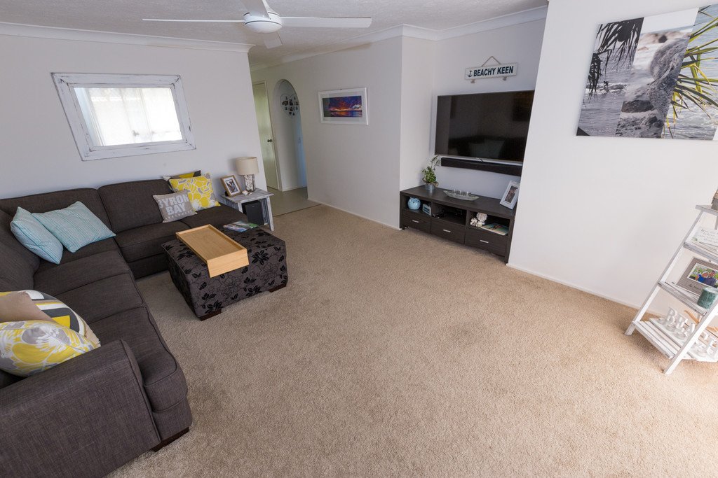 2/47 Treeview Drive BURLEIGH WATERS 6