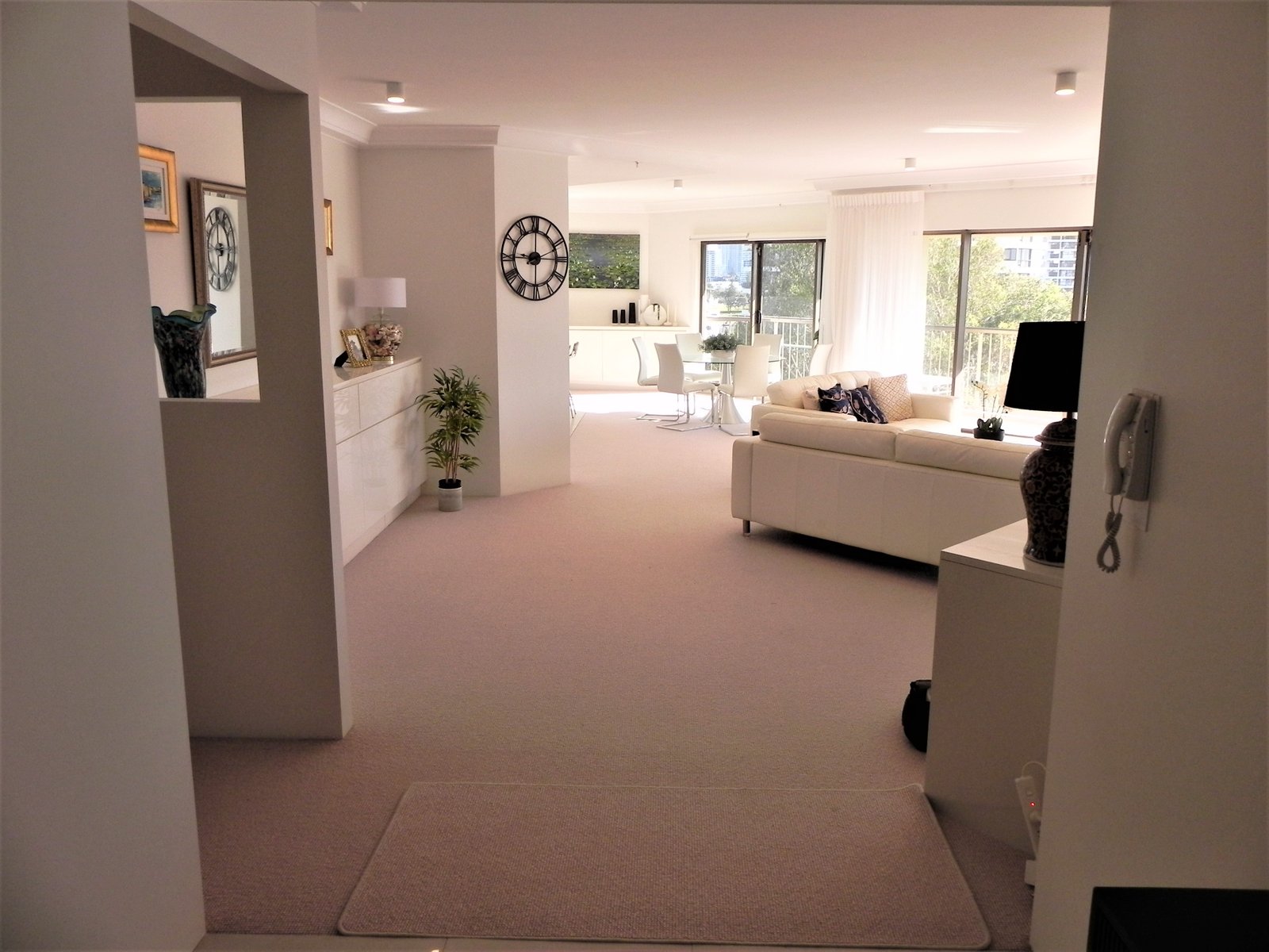 24/8 Admiralty Drive PARADISE WATERS 3