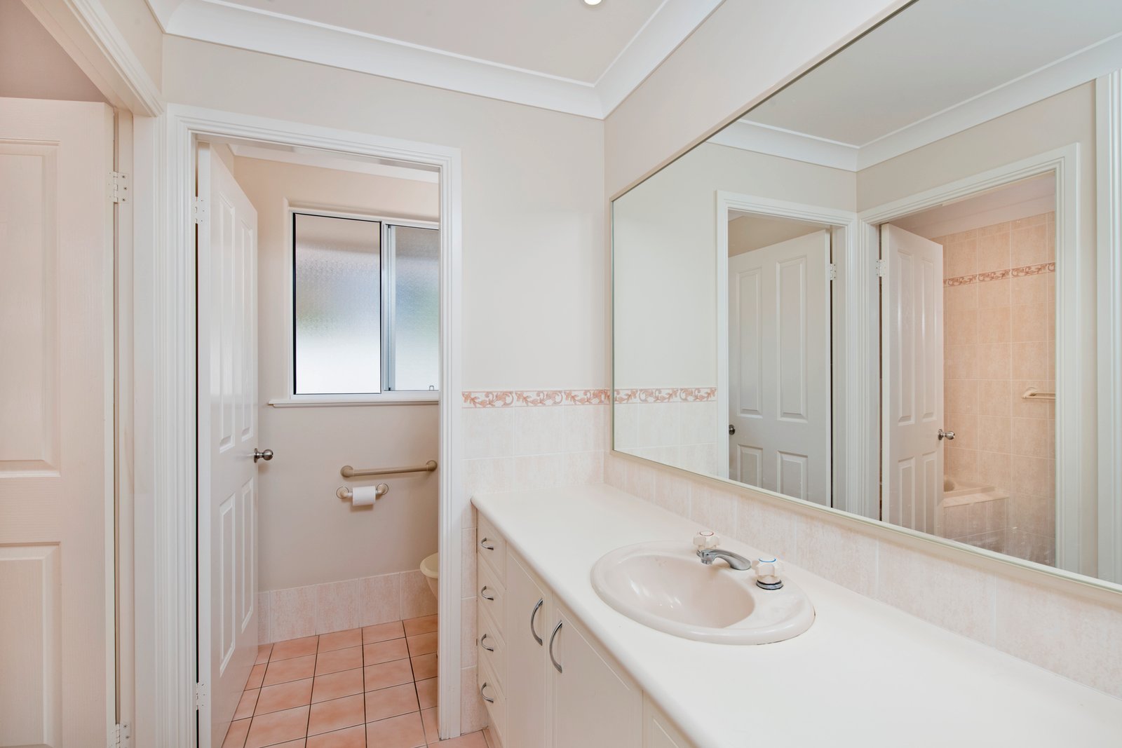 2/48 Bold Street LAURIETON 10