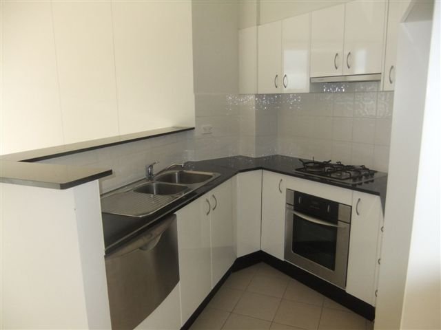 24/8 Derby Street KOGARAH 2