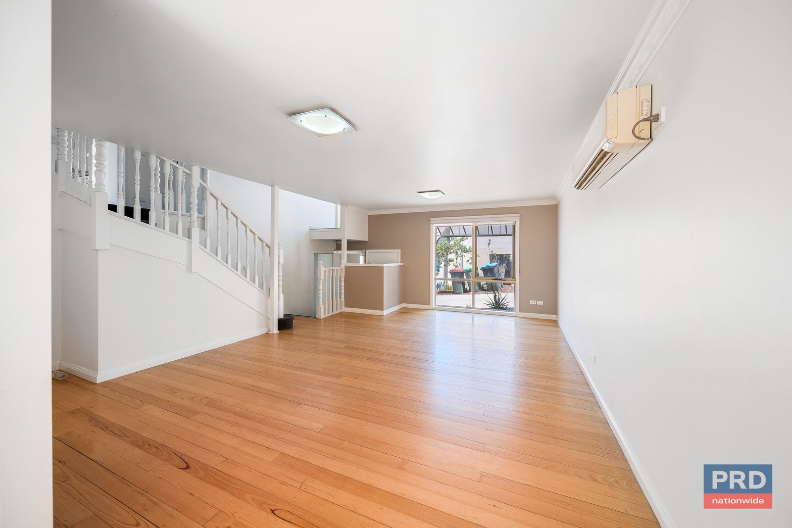 2/48 Houlahan Street FLORA HILL 5