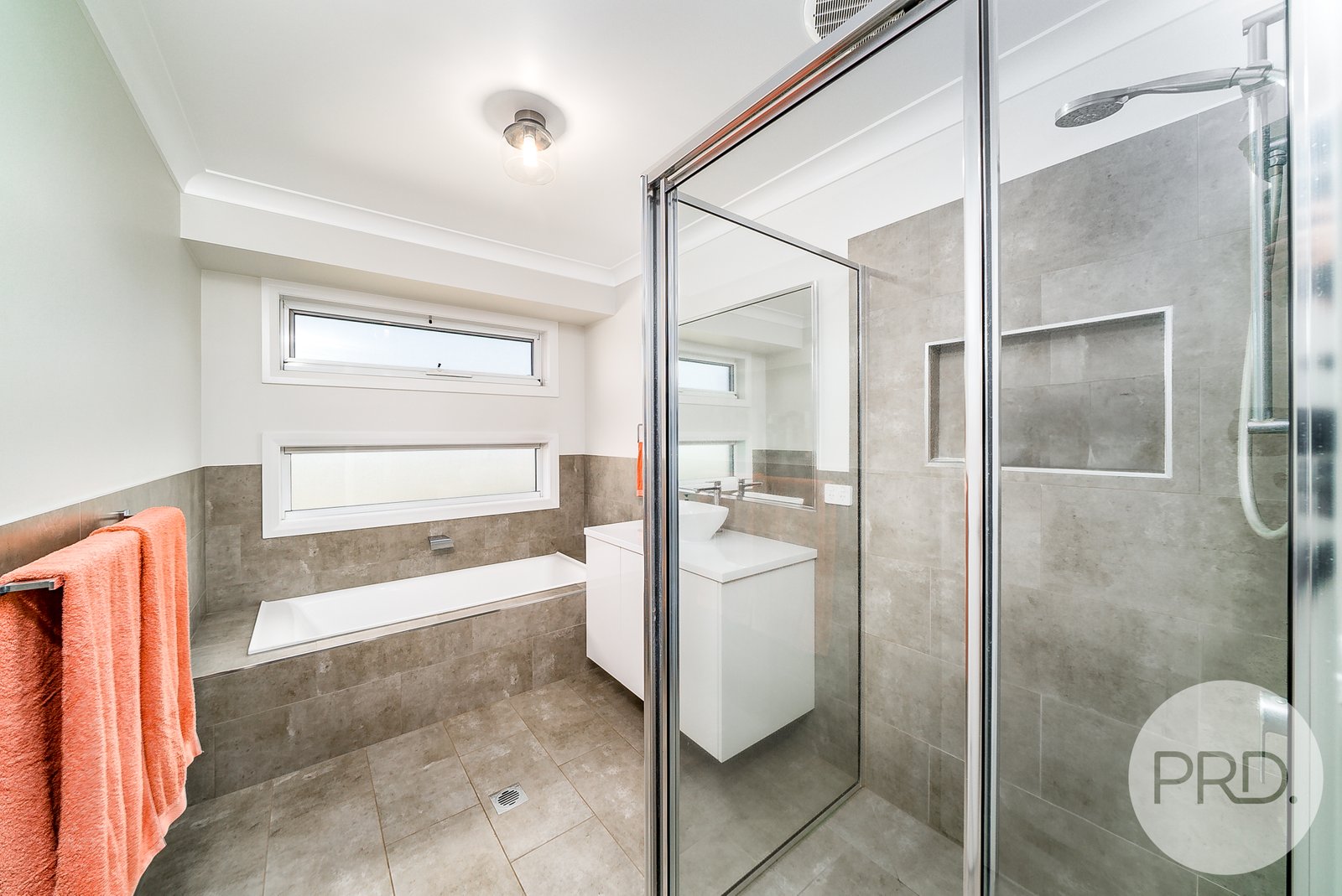 2/48 Ross Parkway GOBBAGOMBALIN 8