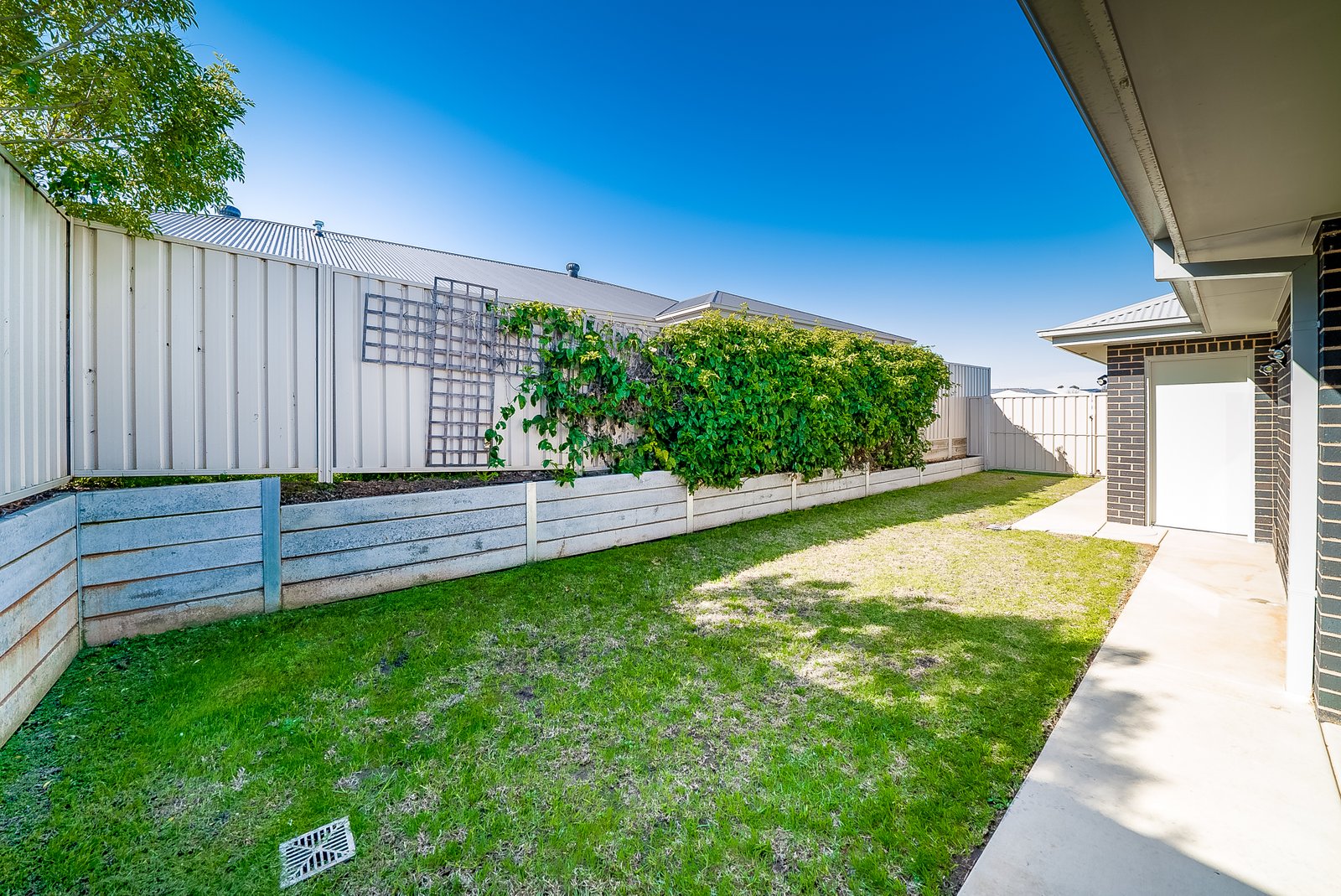 2/48 Ross Parkway GOBBAGOMBALIN 13
