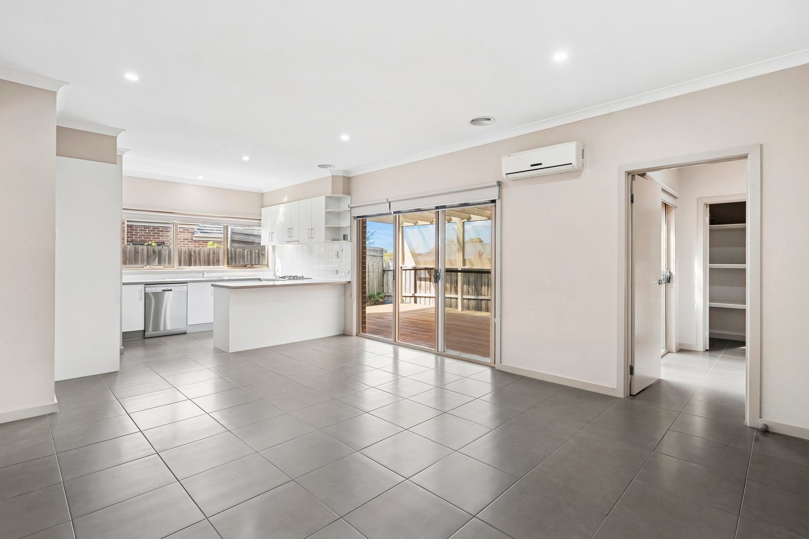 Gallery: 2/48 Shannahan Drive
