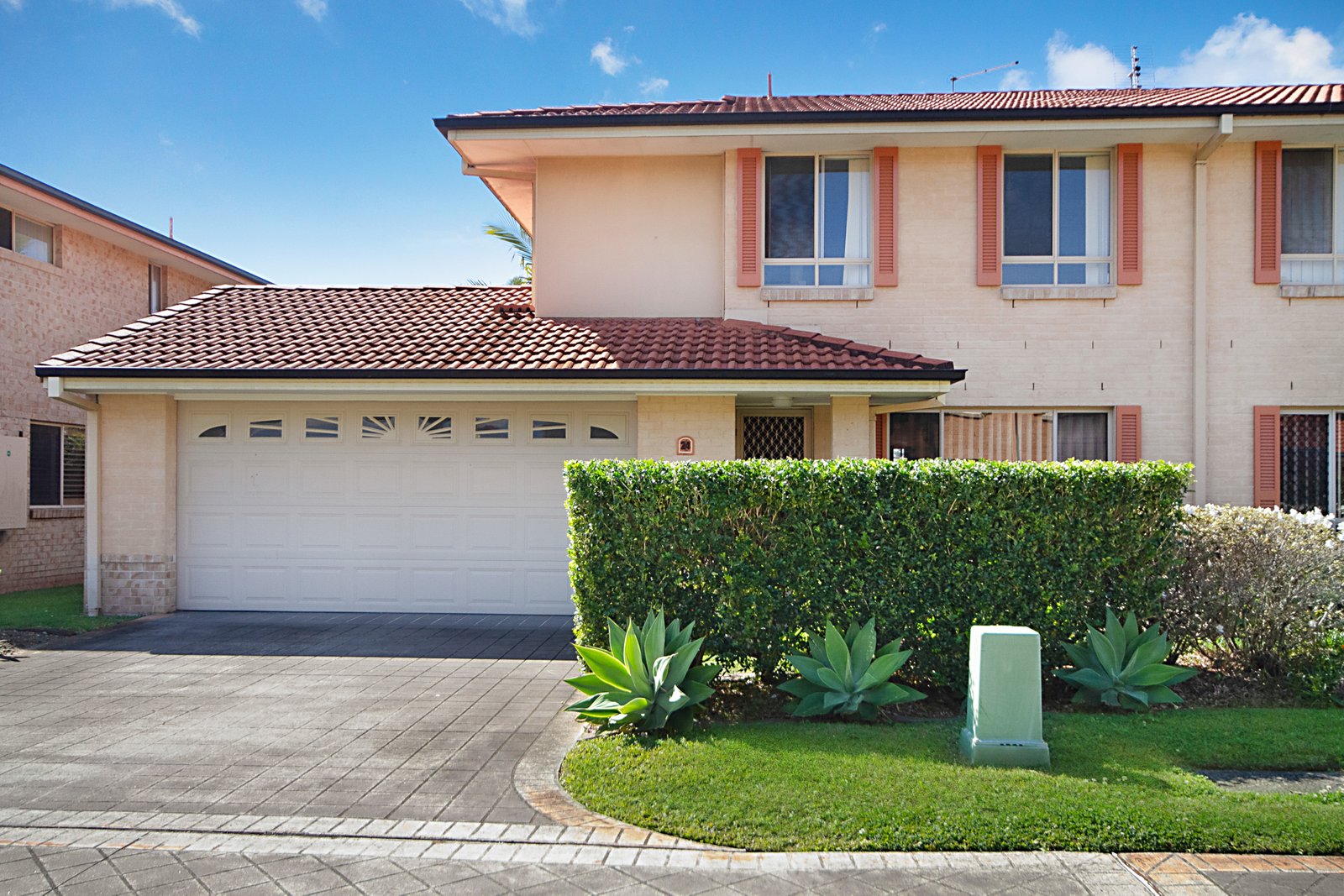24/83 Gollan Drive TWEED HEADS WEST 2