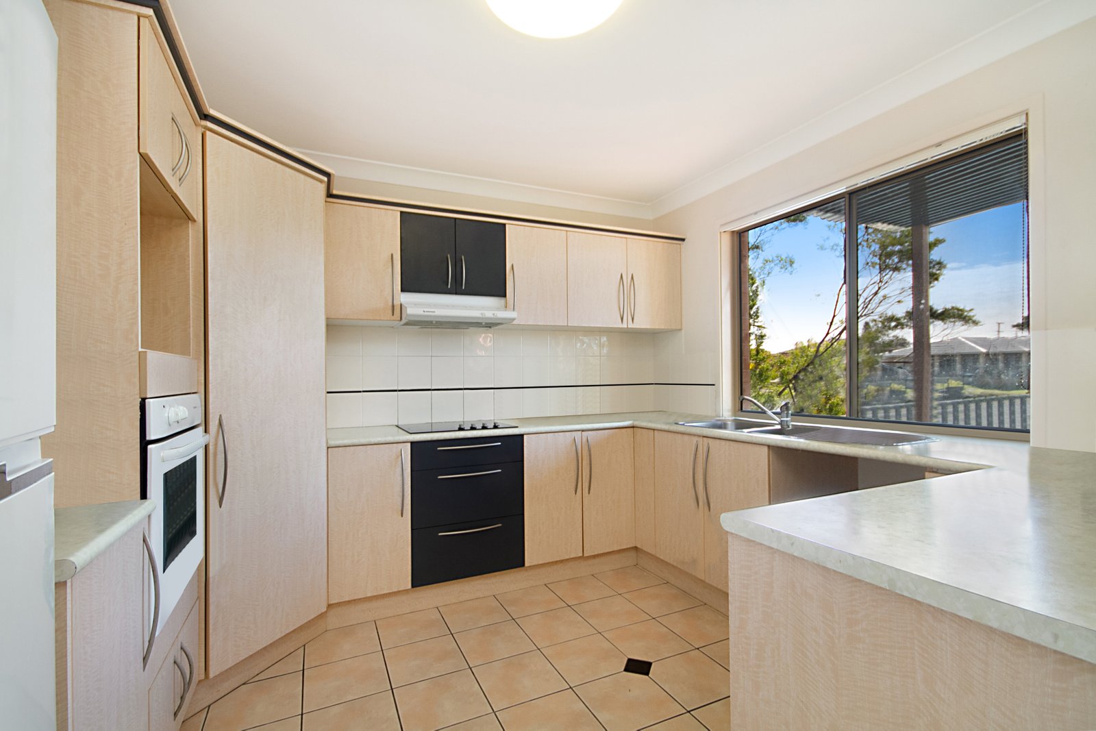 24/83 Gollan Drive TWEED HEADS WEST 6
