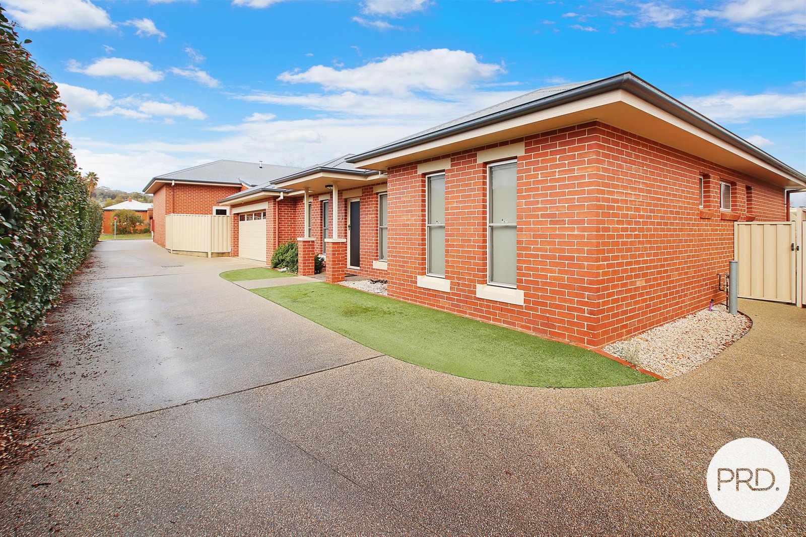 2/483 Schubach Street EAST ALBURY 3