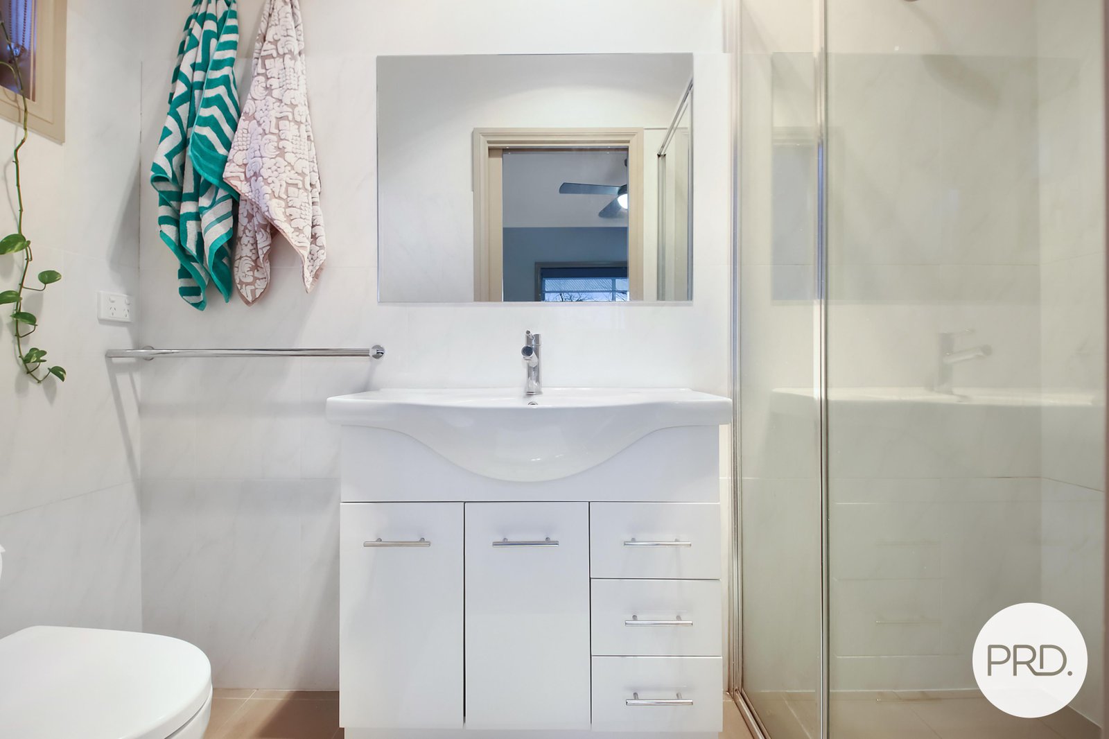 2/483 Schubach Street EAST ALBURY 11