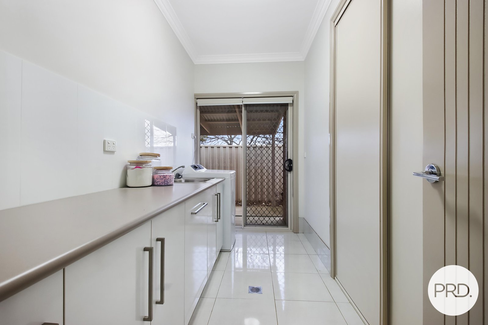 2/483 Schubach Street EAST ALBURY 15