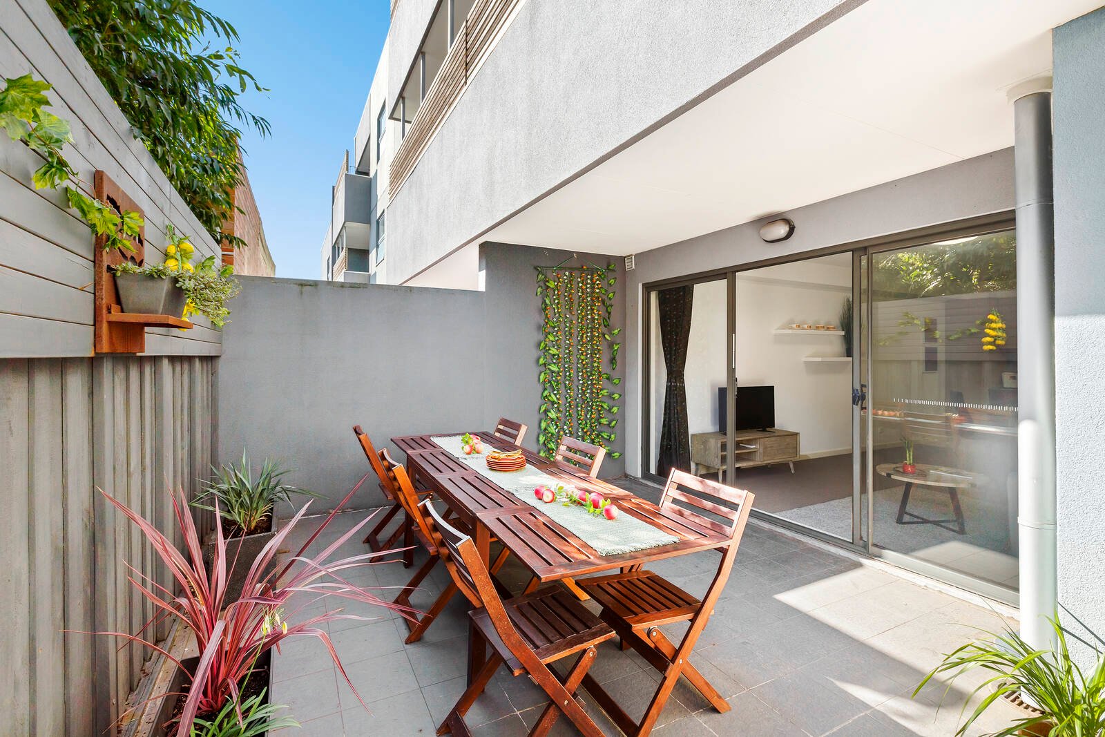 Real Estate and Property in 2/488 Neerim Road, Murrumbeena, VIC