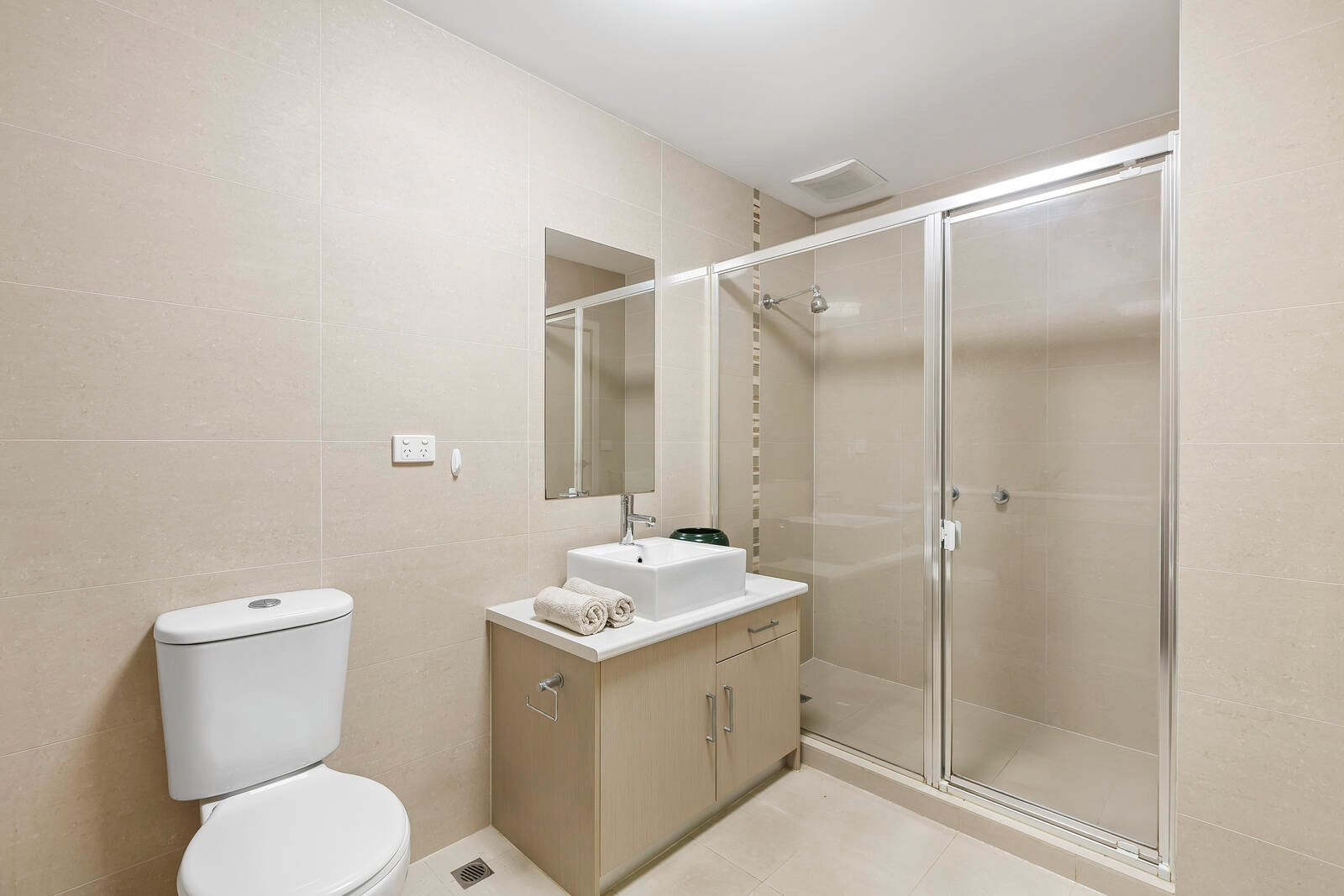 Real Estate and Property in 2/488 Neerim Road, Murrumbeena, VIC