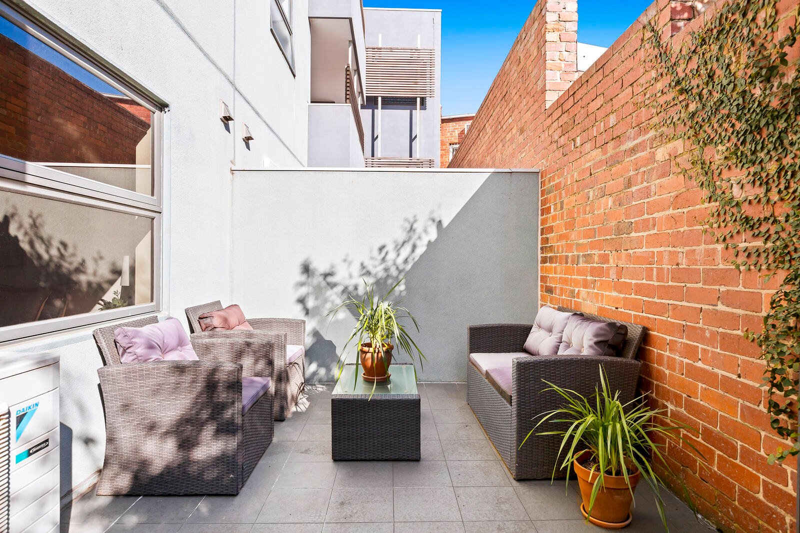 Real Estate and Property in 2/488 Neerim Road, Murrumbeena, VIC