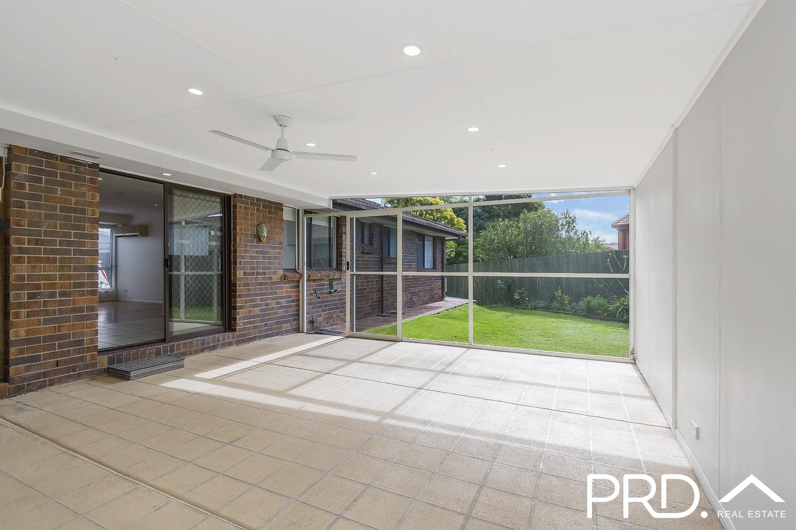 2/49 Alexander Drive HIGHLAND PARK 2