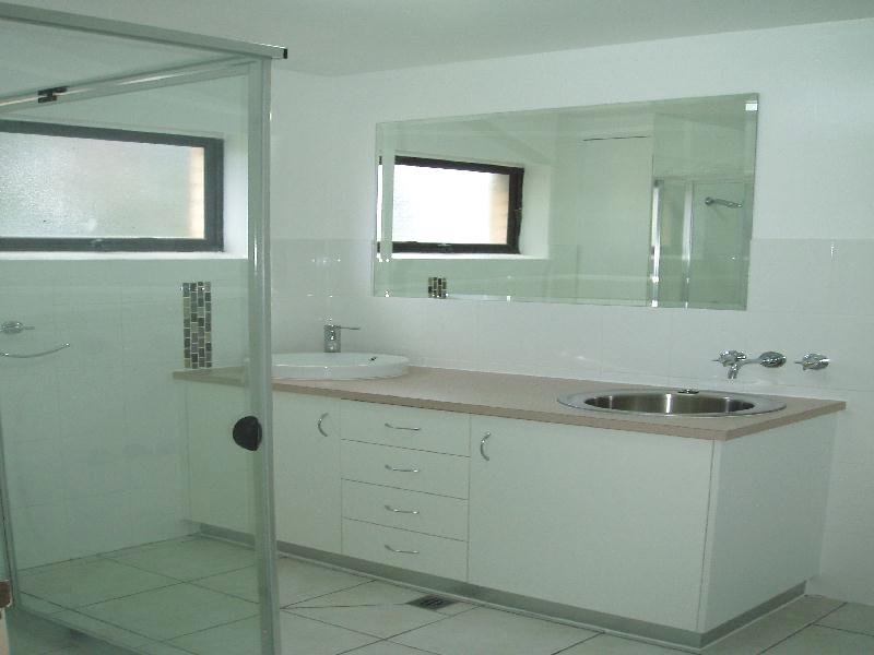 2/49 Buckland Road NUNDAH 8