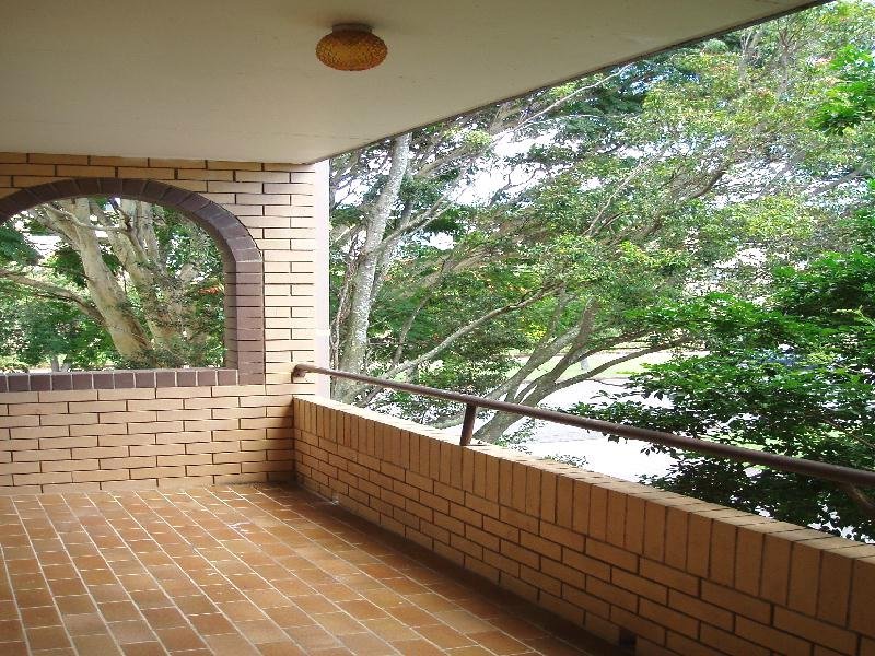 2/49 Buckland Road NUNDAH 9