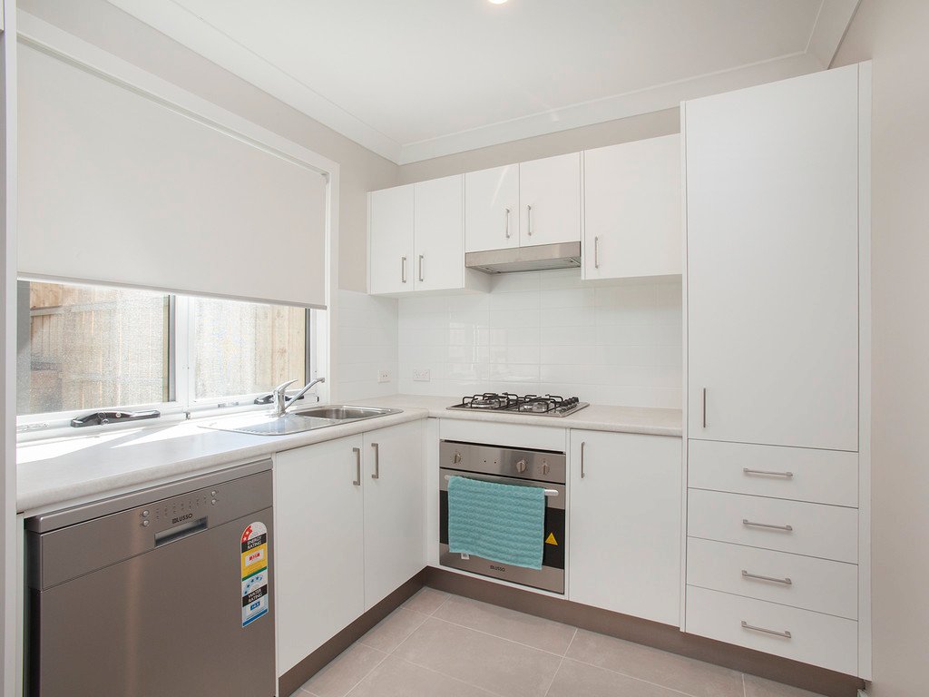 2/49 Finch Crescent ABERGLASSLYN 4