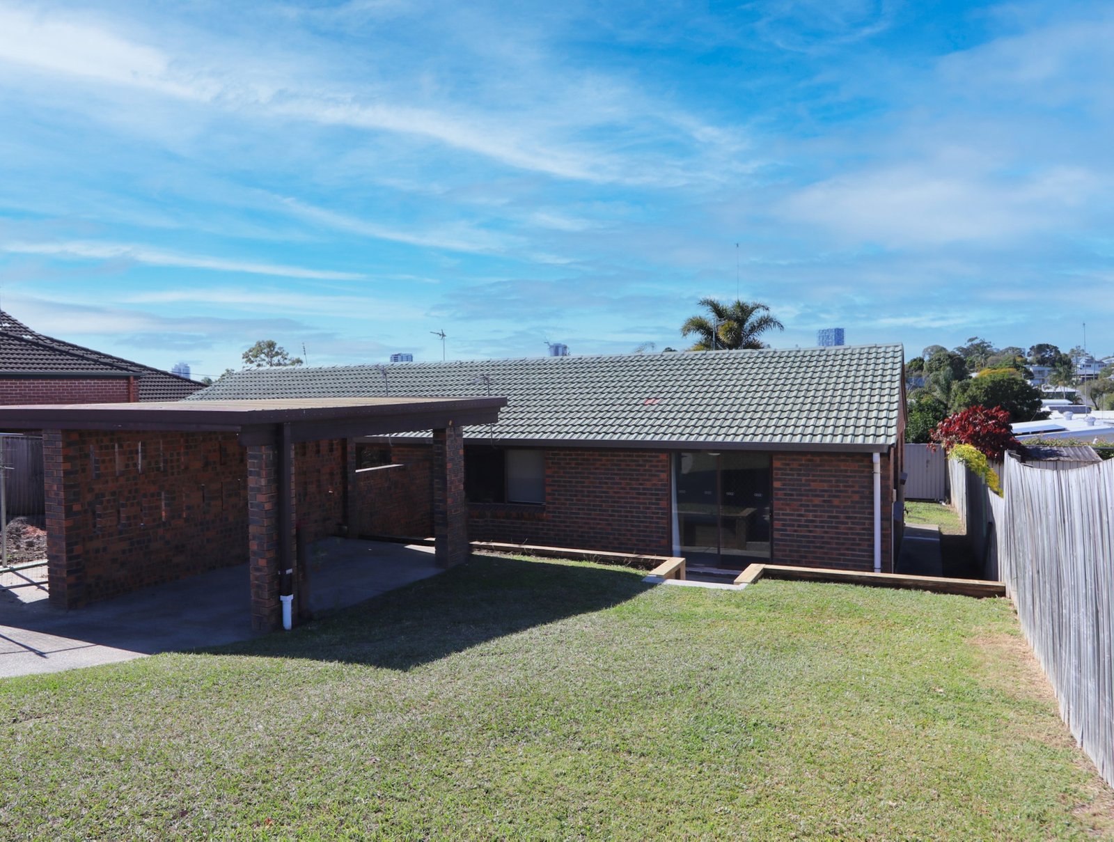 2/49 Kumbari Avenue SOUTHPORT 1