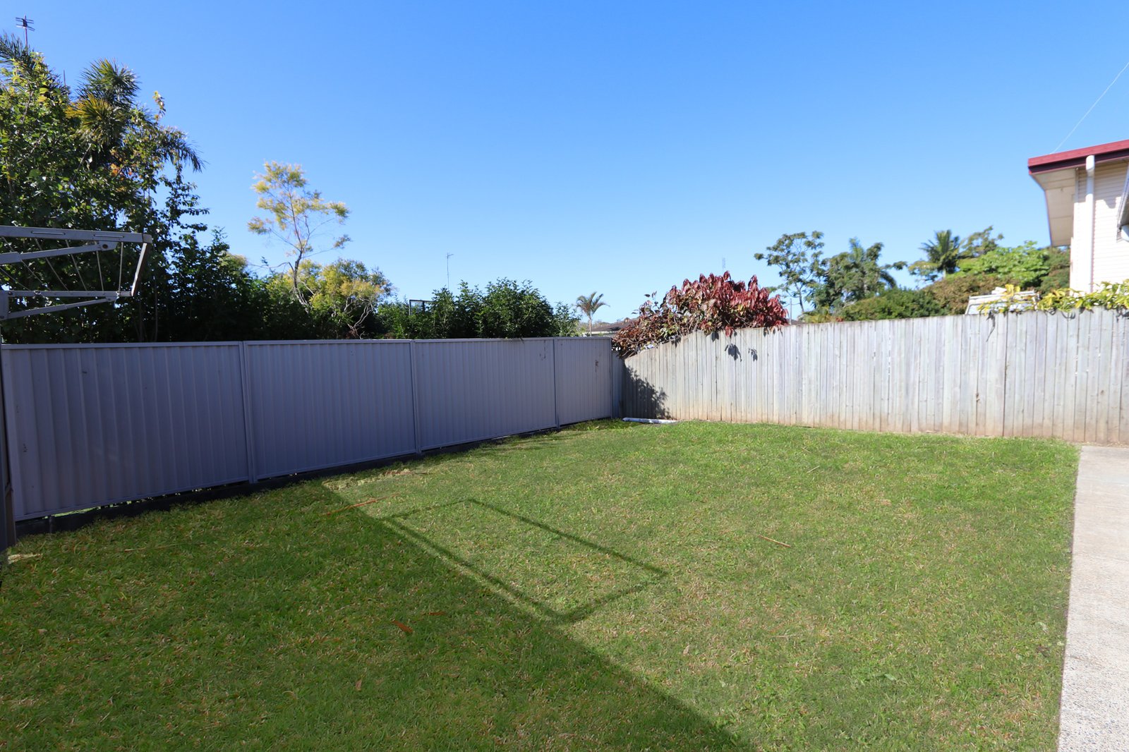 2/49 Kumbari Avenue SOUTHPORT 2