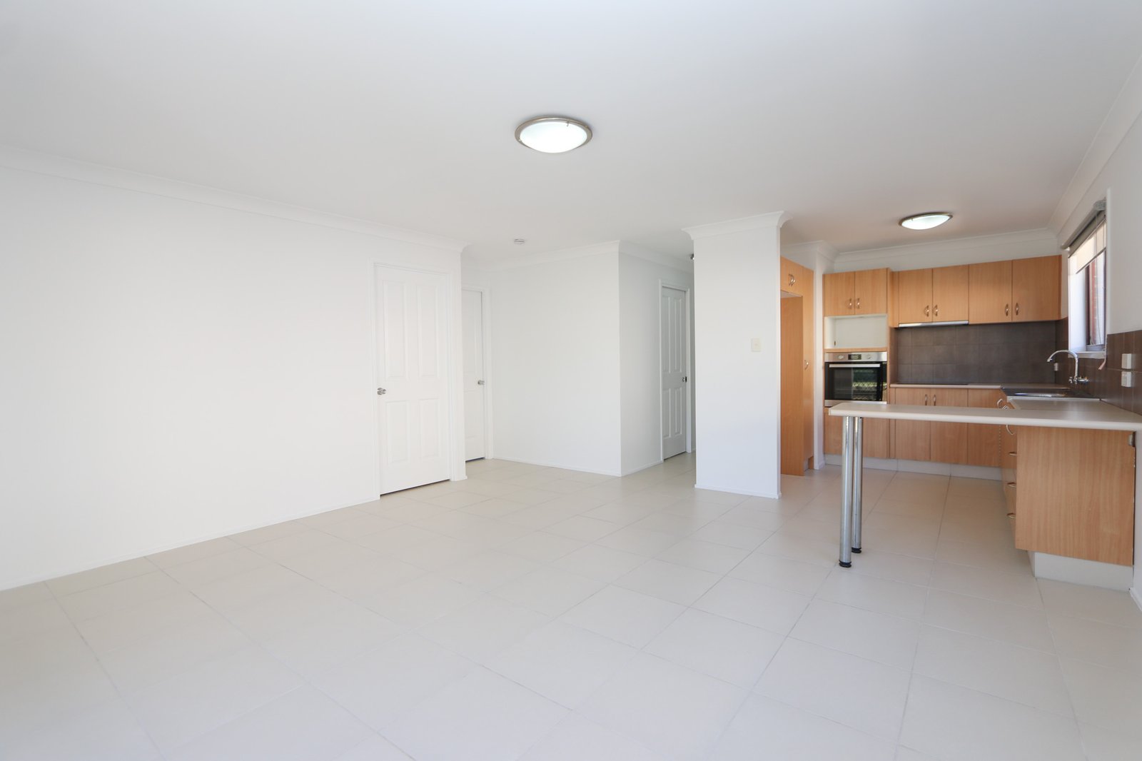 2/49 Kumbari Avenue SOUTHPORT 3