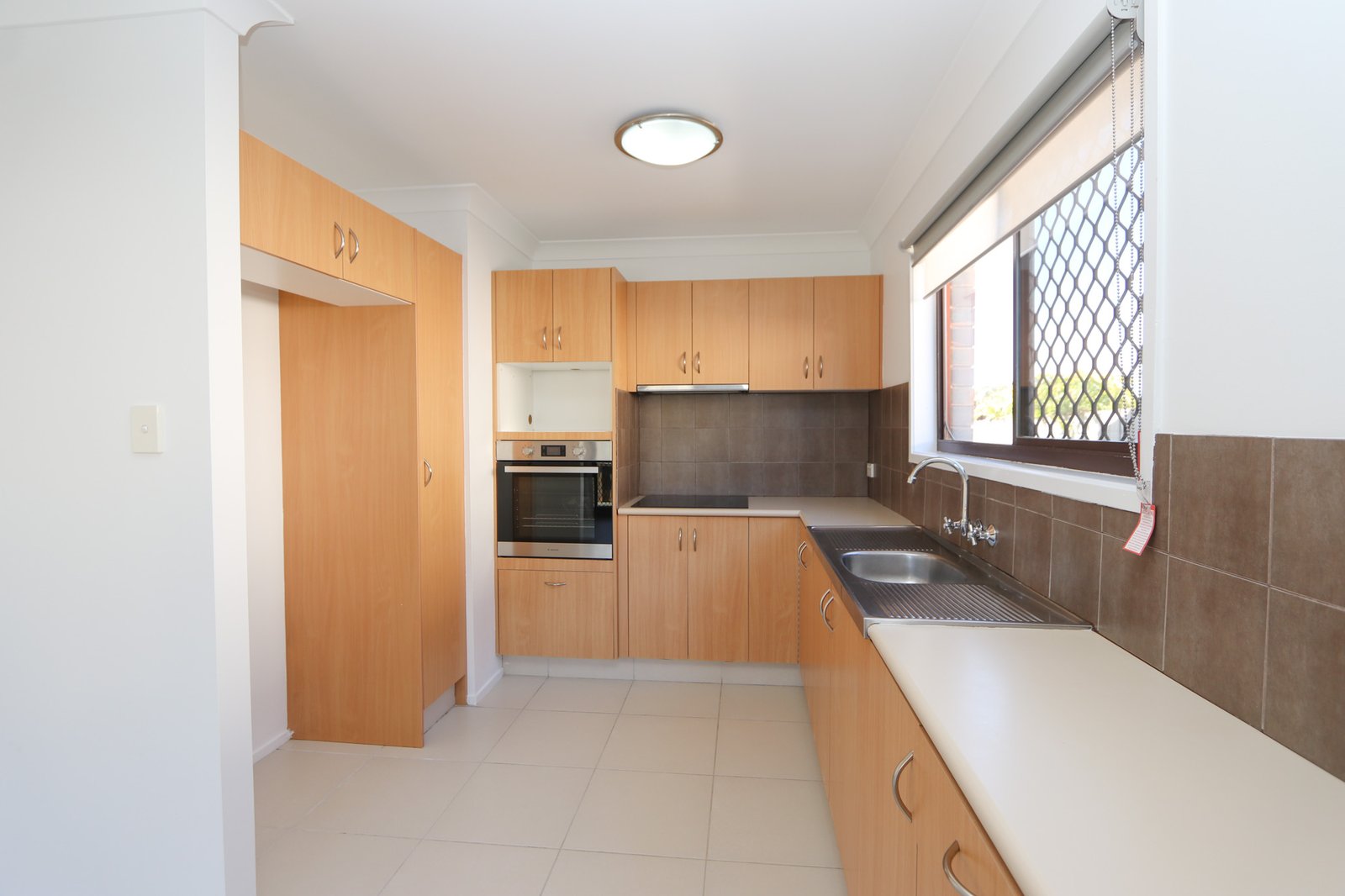 2/49 Kumbari Avenue SOUTHPORT 5