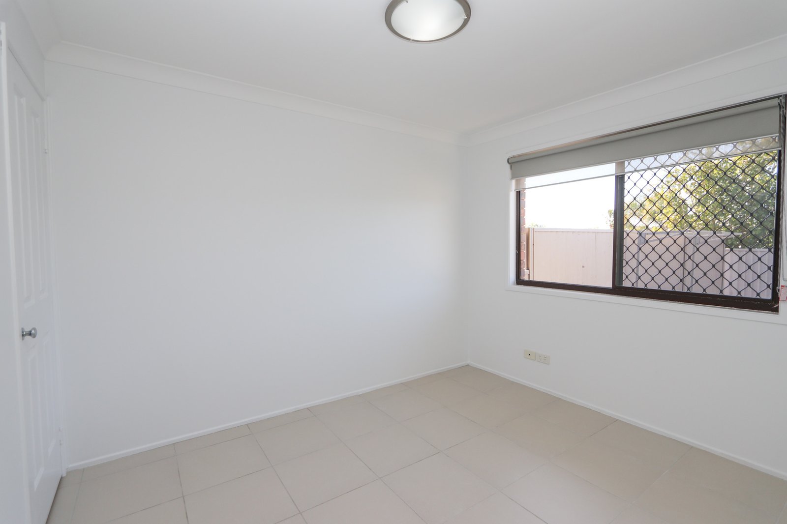 2/49 Kumbari Avenue SOUTHPORT 6