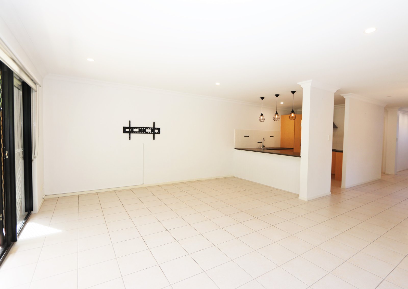 2/49 Melinda Street SOUTHPORT 6