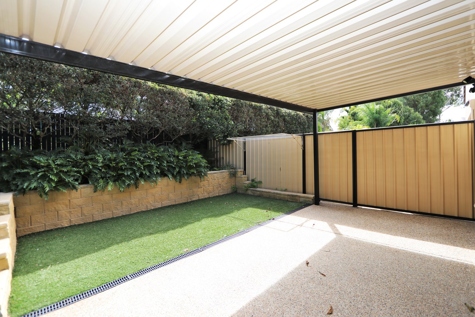 2/49 Melinda Street SOUTHPORT 8