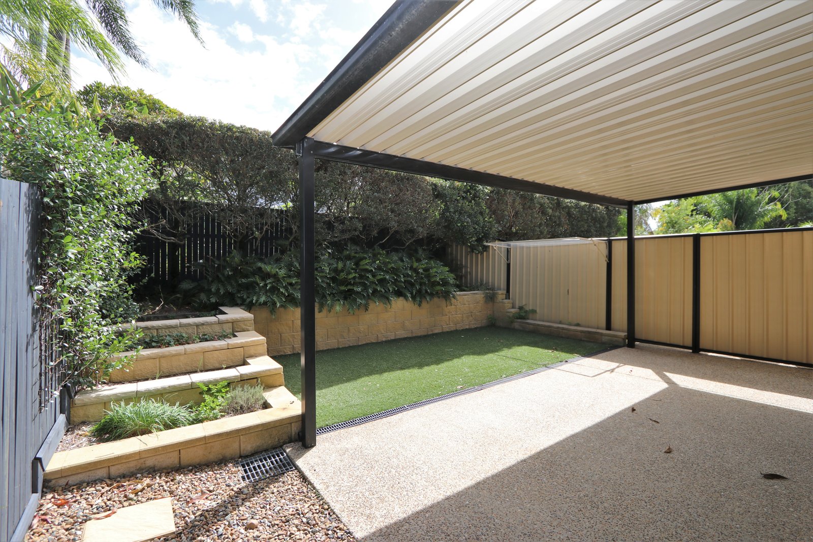 2/49 Melinda Street SOUTHPORT 9