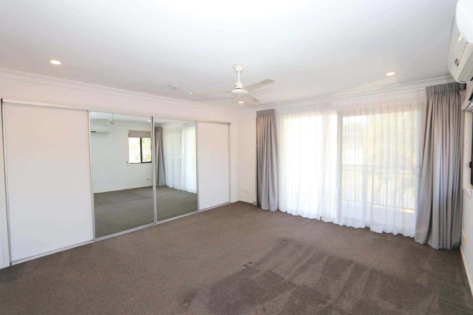 2/49 Melinda Street SOUTHPORT 13