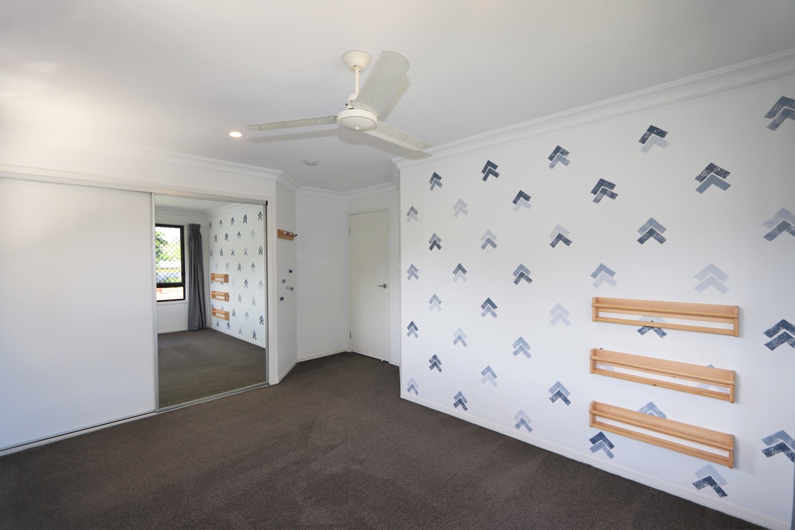 2/49 Melinda Street SOUTHPORT 19