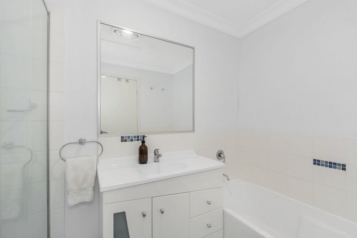2/49 Melinda Street SOUTHPORT 20