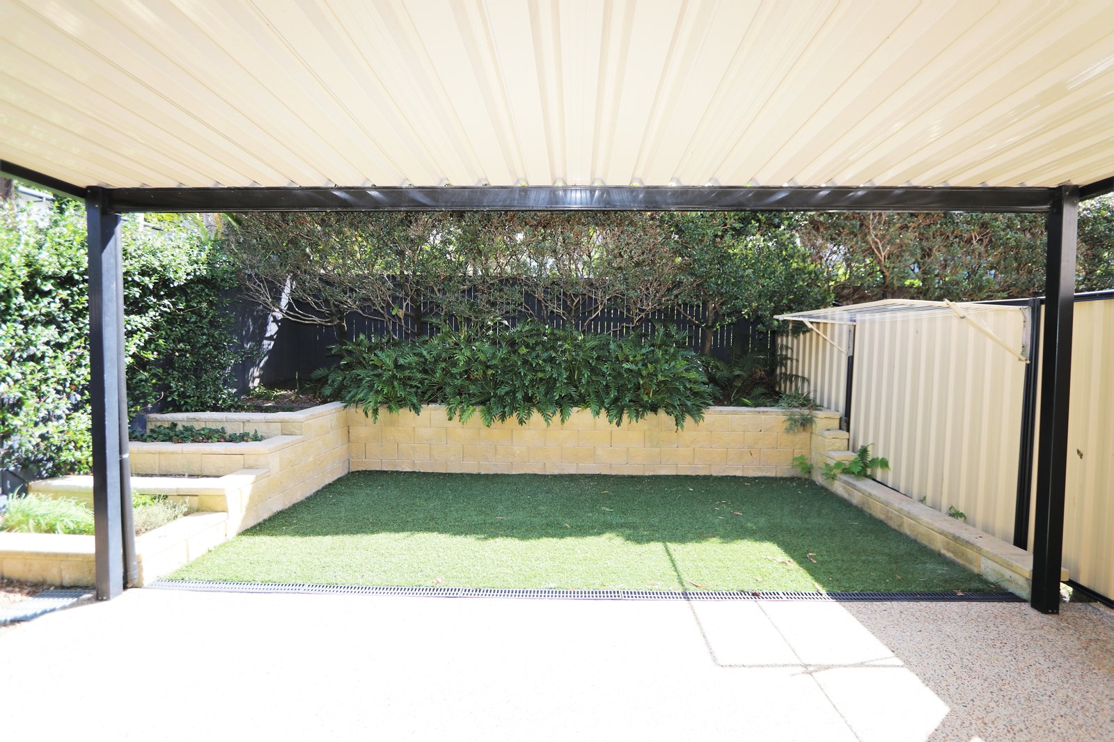 2/49 Melinda Street SOUTHPORT 23