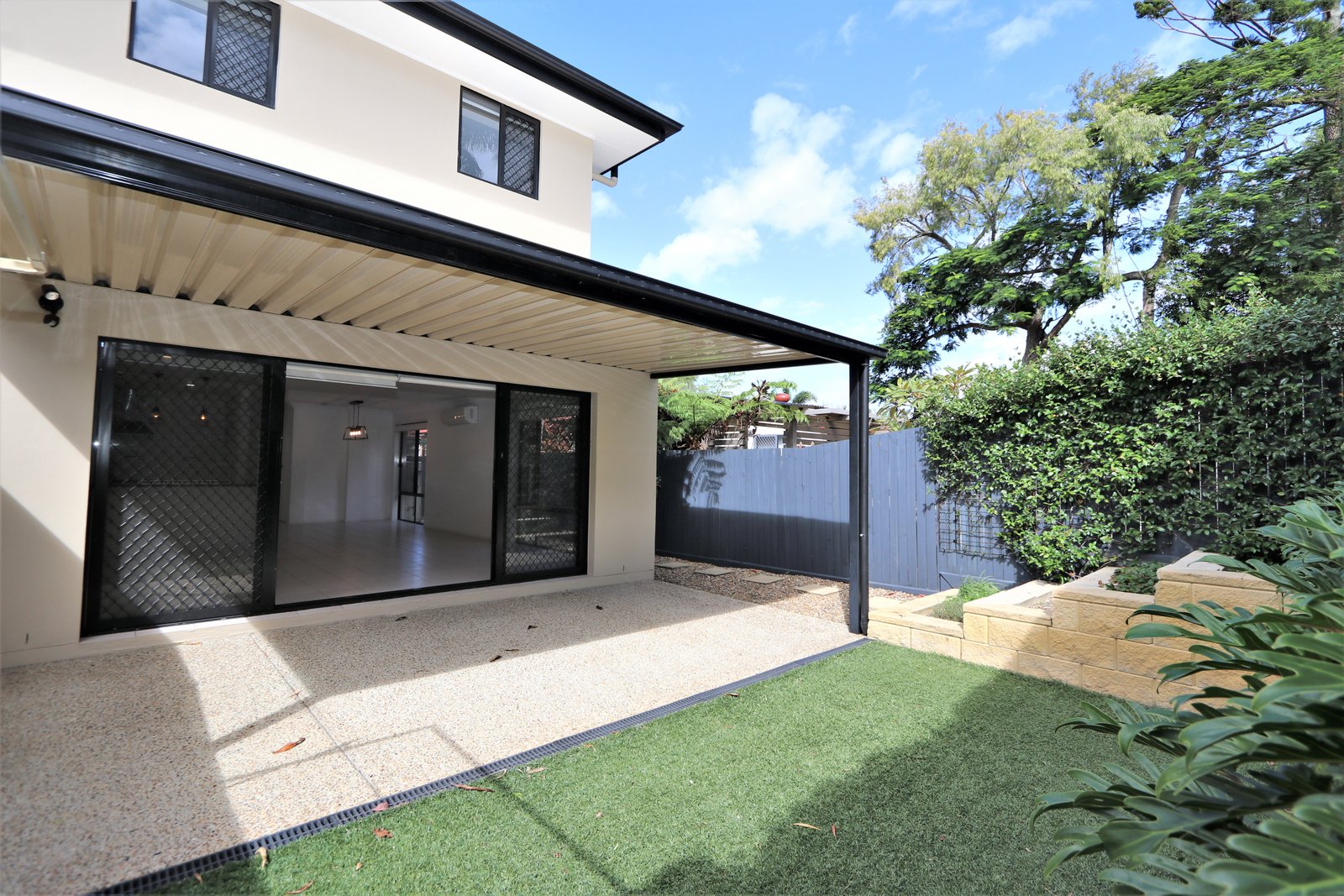 2/49 Melinda Street SOUTHPORT 25