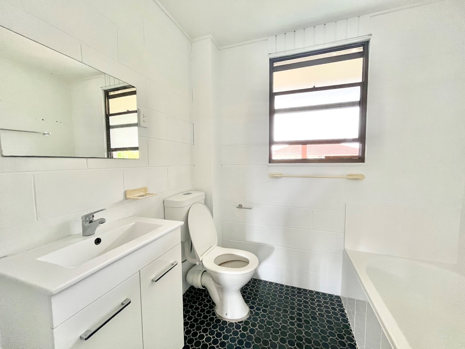 2/49 Tomaree Road SHOAL BAY 5