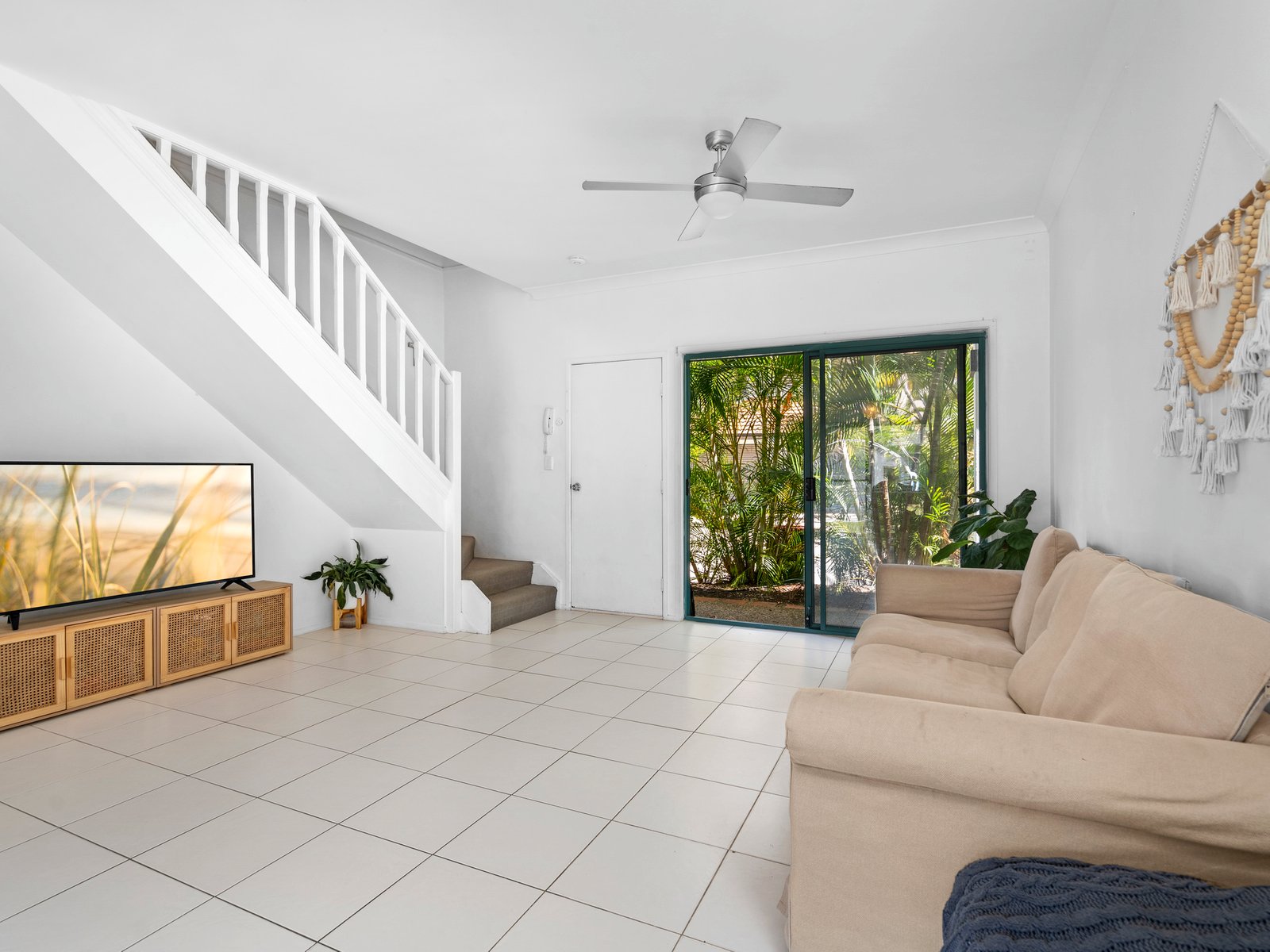 24/92 Guineas Creek Road CURRUMBIN WATERS 2