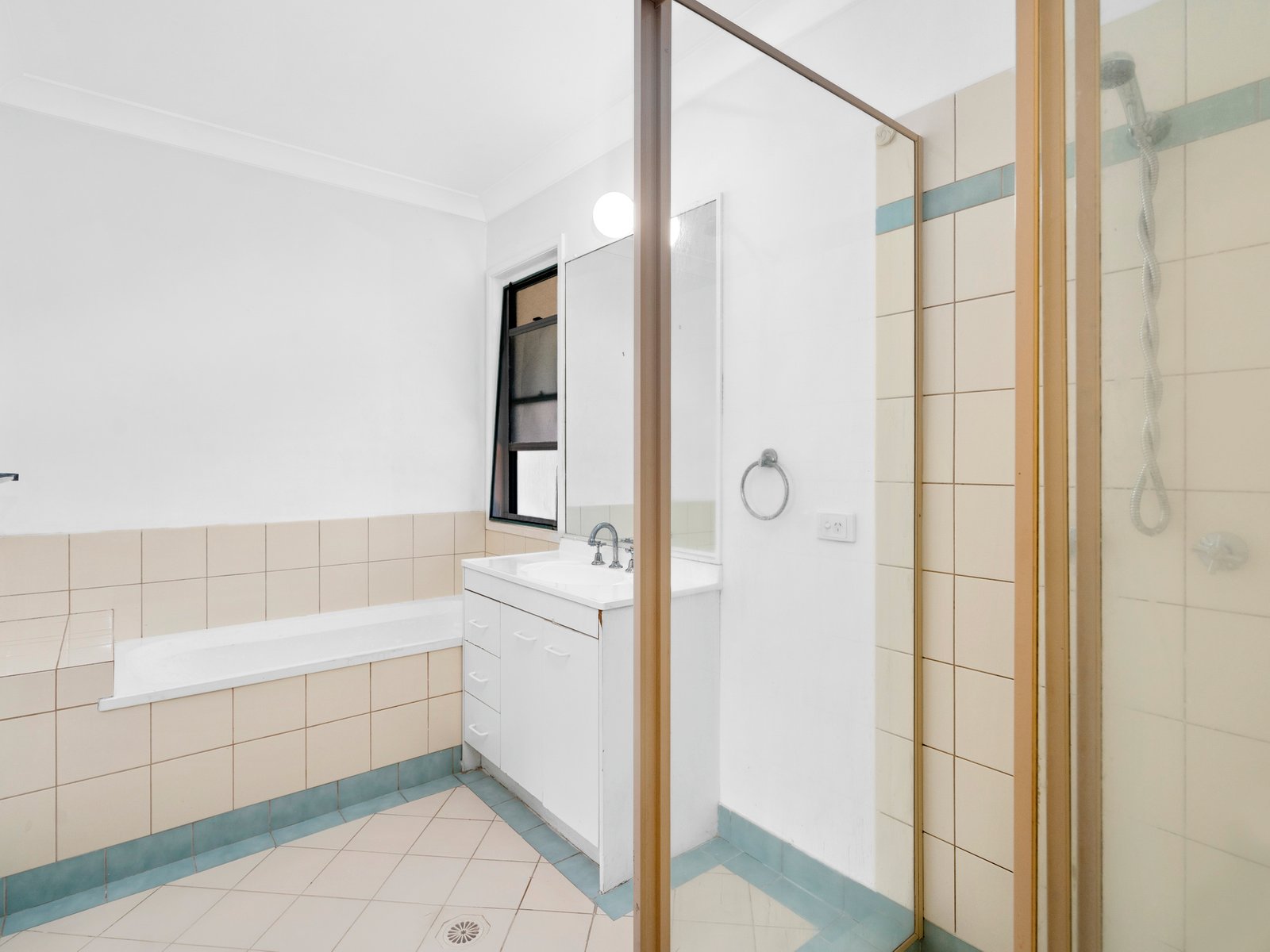 24/92 Guineas Creek Road CURRUMBIN WATERS 9