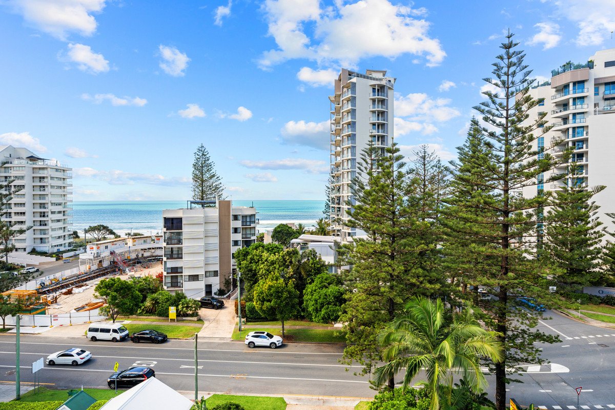 24/93 Old Burleigh Road Broadbeach 5