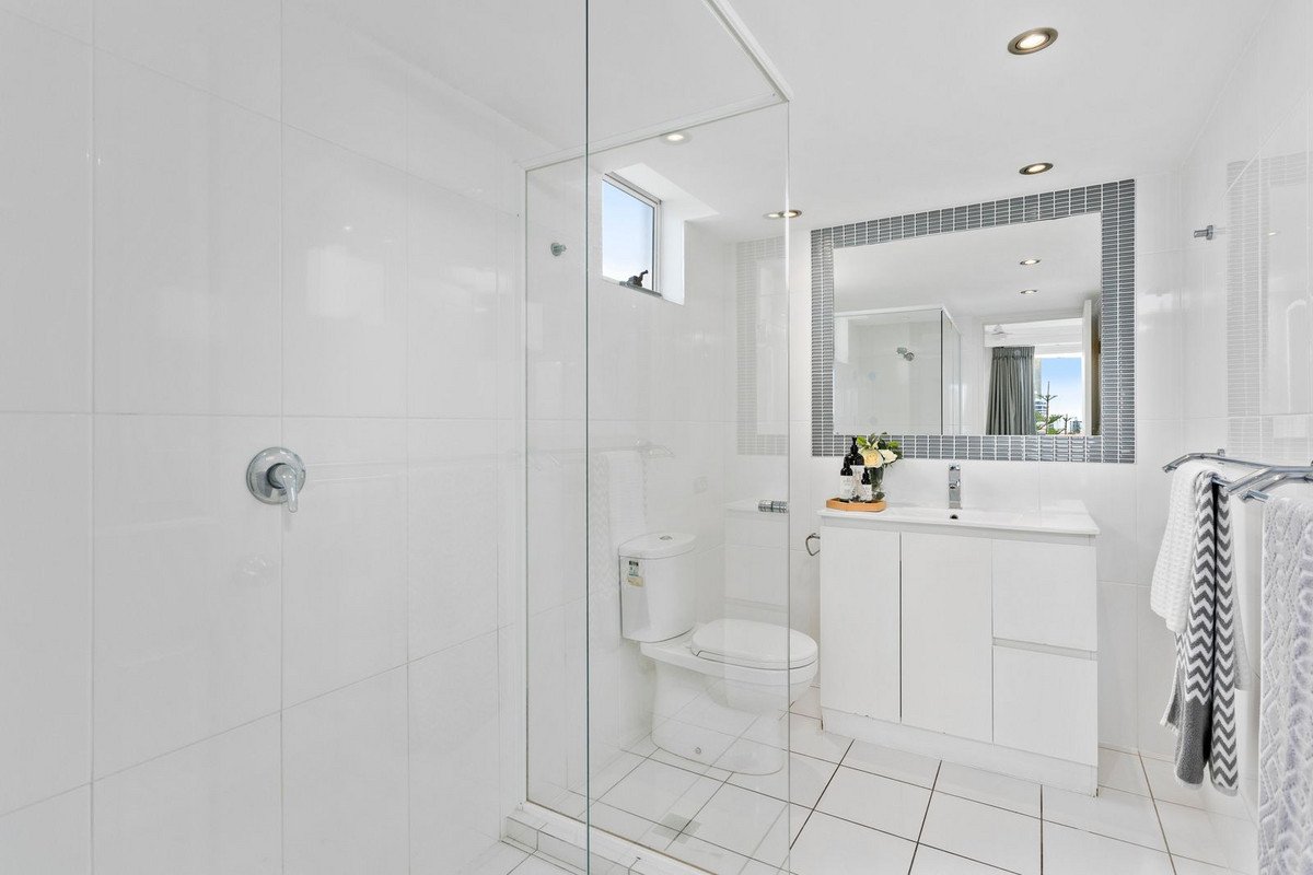 24/93 Old Burleigh Road Broadbeach 11