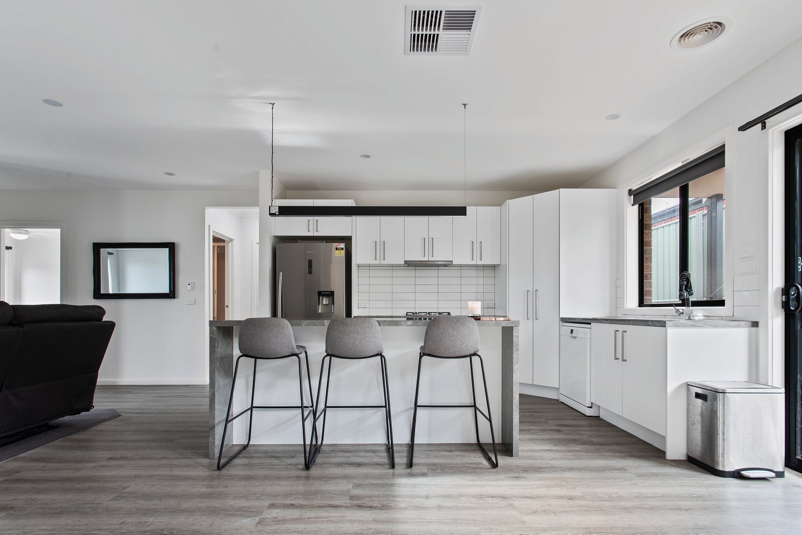 2/4a Ruth Street GOLDEN SQUARE 3